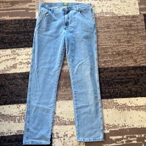 Like new!! Only been worn once outside.